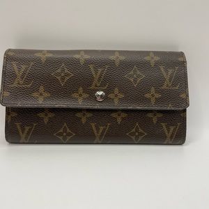 Louis Vuitton wallet monogram